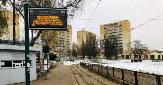 Osiedle Kurczaki w Łodzi - bez połączenia tramwajowego. Tak będzie przez dwa dni (29 i 30 listopada), bo MPK musi w trybie pilnym zrobić remont torowiska, które jest w fatalnym stanie. Łodzianie nie kryją zaskoczenia i niezadowolenia z takiego rozwiązania.