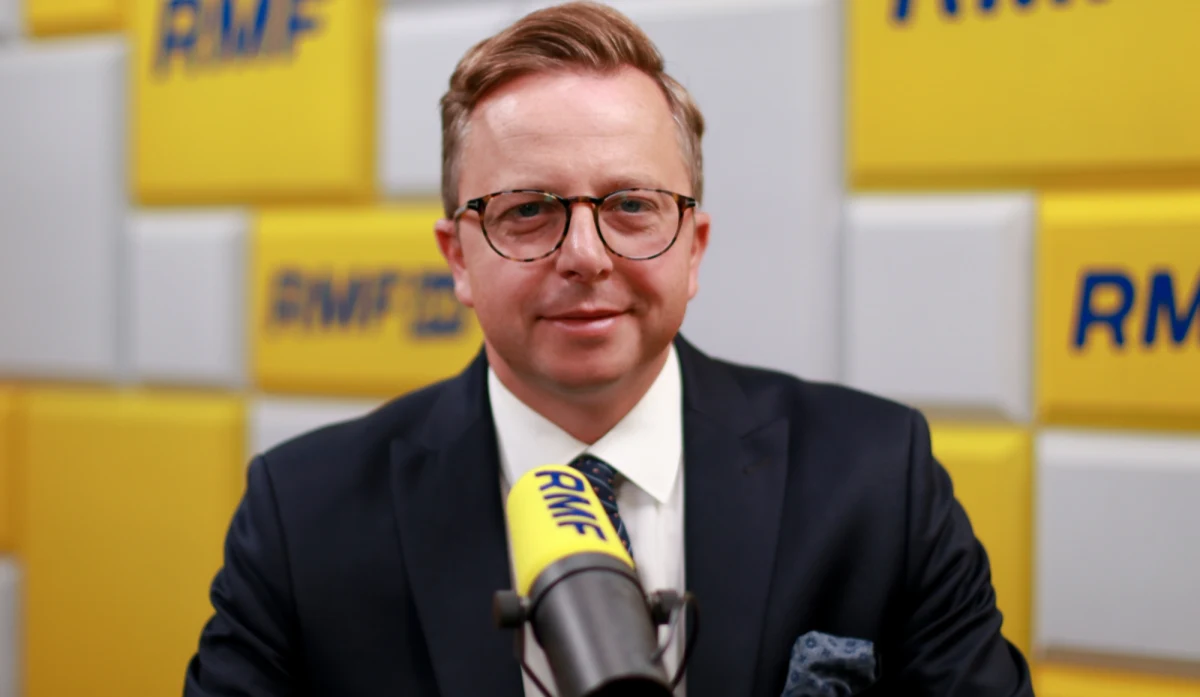 "Odbetonujemy i odpolitycznimy media publiczne" – zapewnił poseł Koalicji Obywatelskiej Dariusz Joński, który był gościem Rozmowy w południe w RMF FM i Radiu RMF24. Wyraził nadzieję, że zmiany w TVP uda się przeprowadzić jeszcze przed Bożym Narodzeniem.