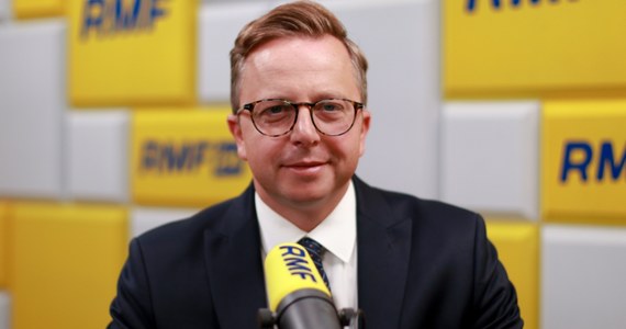 "Odbetonujemy i odpolitycznimy media publiczne" – zapewnił poseł Koalicji Obywatelskiej Dariusz Joński, który był gościem Rozmowy w południe w RMF FM i Radiu RMF24. Wyraził nadzieję, że zmiany w TVP uda się przeprowadzić jeszcze przed Bożym Narodzeniem.