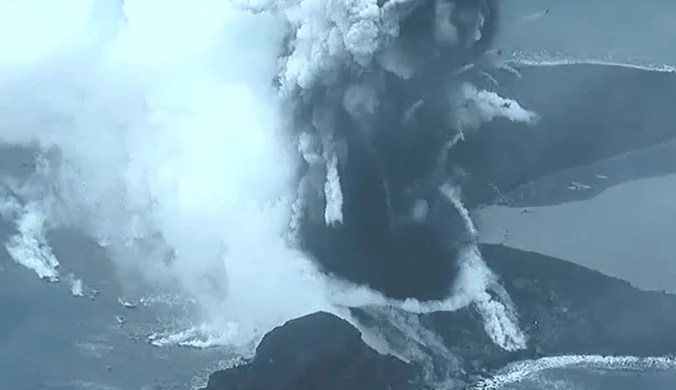 Wybuch wulkanu na wyspie. Spektakularne nagranie