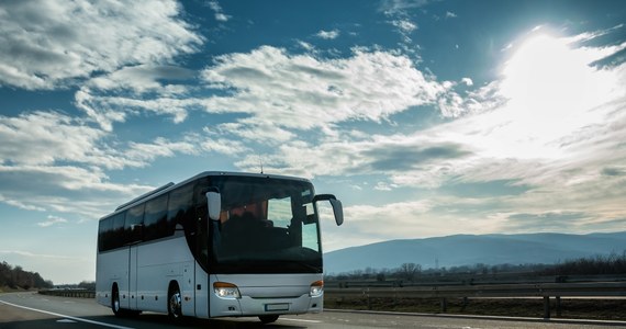 Samorząd województwa warmińsko-mazurskiego planuje uruchomić 14 nowych połączeń autobusowych. Marszałkowskie autobusy powinny ruszyć w trasę już od 1 stycznia 2024 roku.