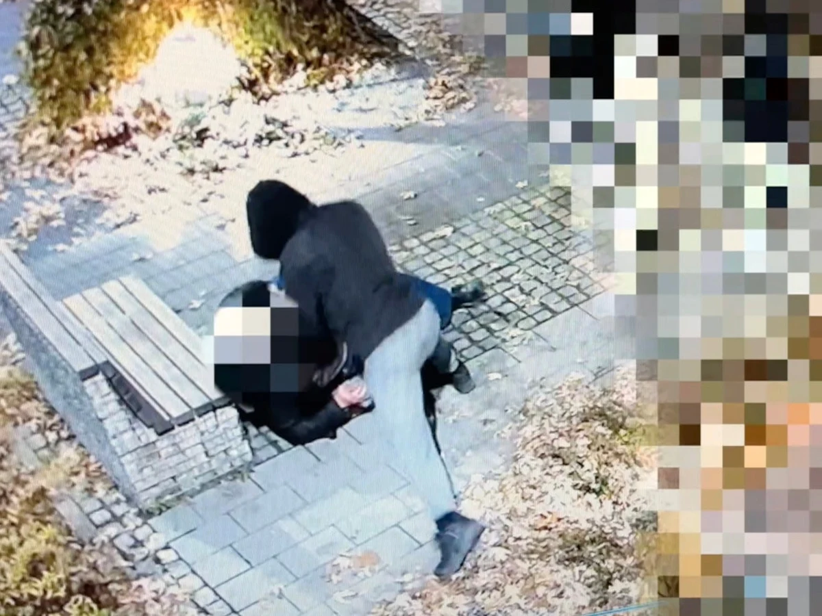 W Otwocku 17-latek pobił starszego mężczyznę. By uniknąć odpowiedzialności razem z koleżankami wymyślił historię, że bronił ich przed molestowaniem. Miejski monitoring ułatwił policjantom dotarcie do prawdy.

