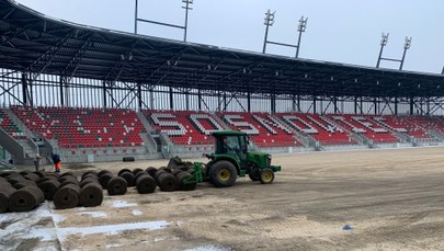 Murawa na stadionie w Sosnowcu znów się zazieleni