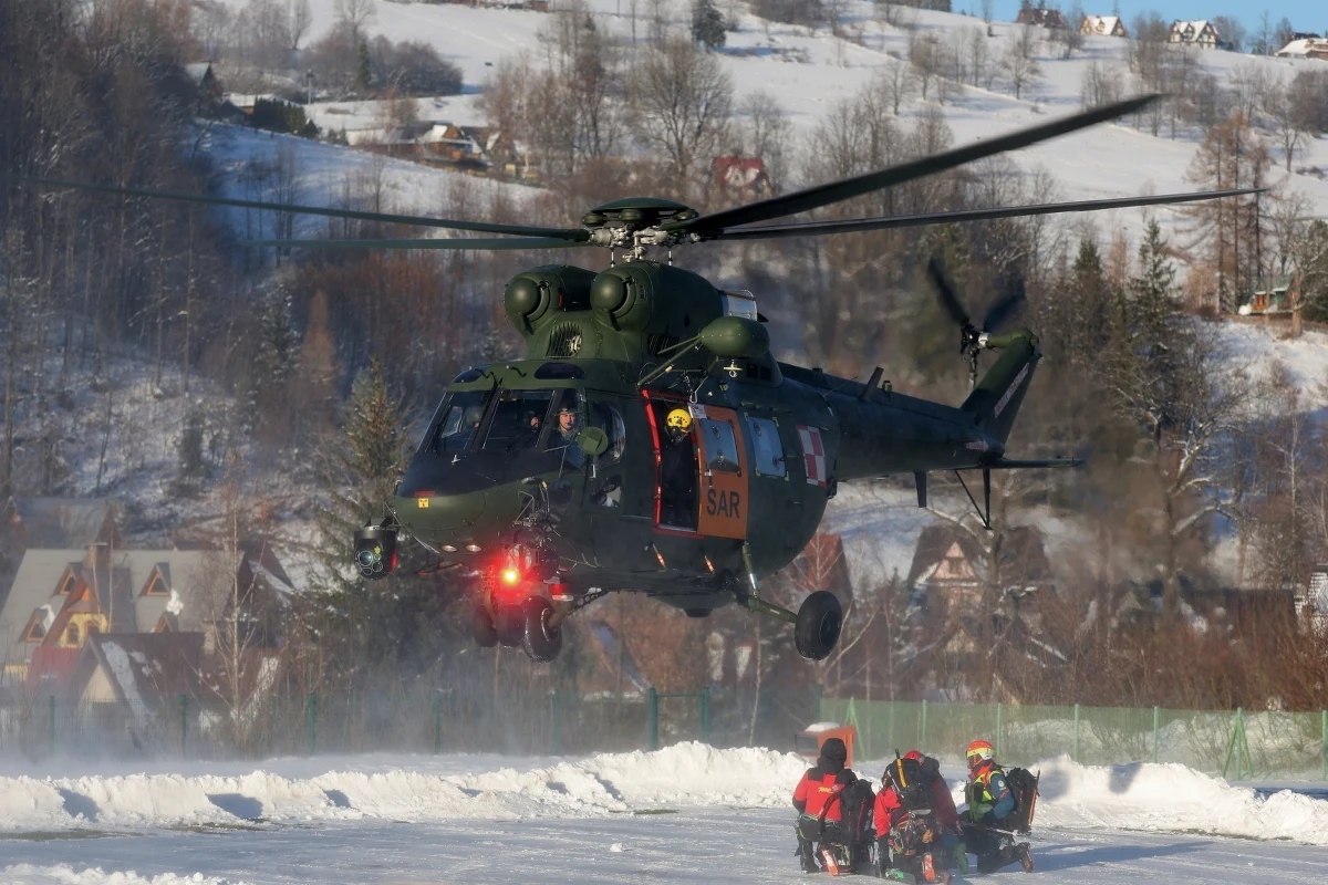 Ratownicy TOPR po zmroku przerwali kolejny dzień poszukiwań 46-letniego turysty, który w sobotę wyszedł na szlak z zamiarem zdobycia Czerwonych Wierchów. Dotychczas nie natrafiono na żaden jego ślad. "Zauważono za to lawinisko w Dolinie Tomanowej" - poinformował PAP ratownik dyżurny TOPR.

