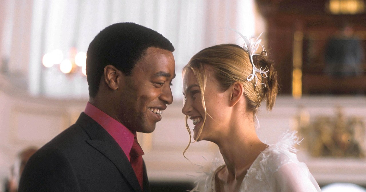 Richard Curtis, reżyser i scenarzysta "To właśnie miłość" stwierdził, że gdyby dzisiaj kręcił ten film, to w roli Juliet, kreowanej przez Keirę Knightley, obsadziłby starszą aktorkę. Knightley grając kobietę, która wychodzi za mąż, miała 18 lat.