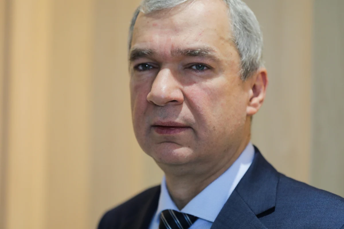 "Białoruska milicja i KGB masowo przeszukują domy opozycjonistów przebywających na emigracji. W moim domu również odbyło się przeszukanie. Po prostu wyłamali drzwi. Takich sytuacji jest wiele" - mówi Paweł Łatuszka, opozycjonista białoruski, przedstawiciel Narodowego Zarządu Antykryzysowego na antenie internetowego Radia RMF24.