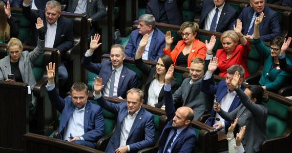 ​Sejm z poparciem nowej parlamentarnej większości przyjął pierwszą ustawę o przywróceniu refundacji in vitro. Zgodnie z obywatelskim projektem ta metoda leczenia niepłodności co roku ma być finansowana z budżetu państwa kwotą co najmniej pół miliarda złotych.