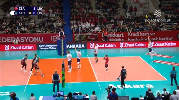 Skrót meczu Ziraat Bank Ankara – Grupa Azoty ZAKSA Kędzierzyn-Koźle 3:2 (26:24, 25:22, 18:25, 19:25, 15:12) - siatkówka; grupa A Liga Mistrzów 2023/2024.

