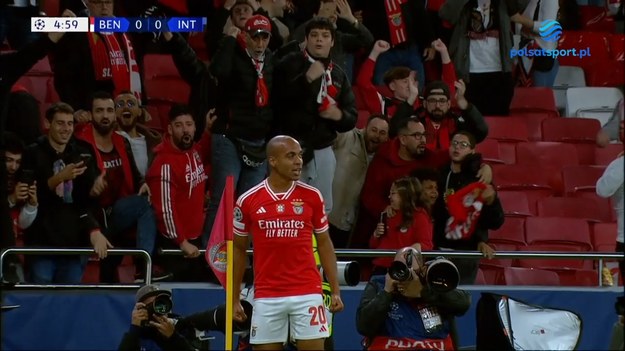 Hat-trick Joao Mário do przerwy w meczu Ligi Mistrzów Benfica – Inter Mediolan.

Pełne prawa do transmisji Ligi Mistrzów w sezonie 2023/24 w Polsce posiada Grupa Polsat, która pokazuje rozgrywki od sezonu 2018/2019. Transmisje Ligi Mistrzów można oglądać w tv na kanałach Polsat Sport Premium. Mecze Ligi Mistrzów można obejrzeć również online live stream na  Polsat BOX Go   Oglądaj wygodnie gdziekolwiek chcesz: na komputerze, na tablecie, na smartfonie, na Smart TV. Relacje i wyniki meczów na  sport.interia.pl 
W tekście zawarto link serwisu partnerskiego
