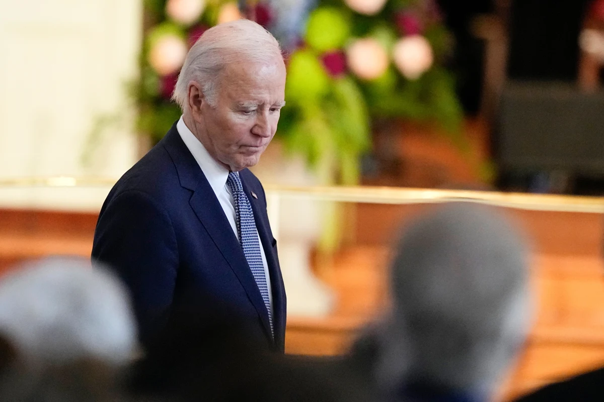 "Prezydent USA Joe Biden przekazał w niedawnej rozmowie premierowi Izraela Benjaminowi Netanjahu, że jego planowana ofensywa w południowej części Strefy Gazy nie może wyglądać tak, jak jej pierwsza część" - donosi portal Axios. Biały Dom ma być "skrajnie zaniepokojony", że taki scenariusz dodatkowo pogłębiłby katastrofę humanitarną.