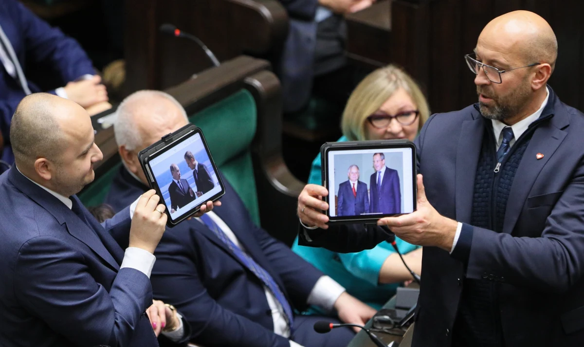 W Sejmie odbyła się bardzo burzliwa debata na temat odwołania członków komisji ds. badania rosyjskich wpływów. Posłowie zdecydowali się na wykorzystanie rekwizytów, a konkretnie tabletów. Dariusz Matecki wyświetlił na nim zdjęcie Władimira Putina z Donaldem Tuskiem. Nie musiał długo czekać na ripostę posła KO Jakuba Rutnickiego.