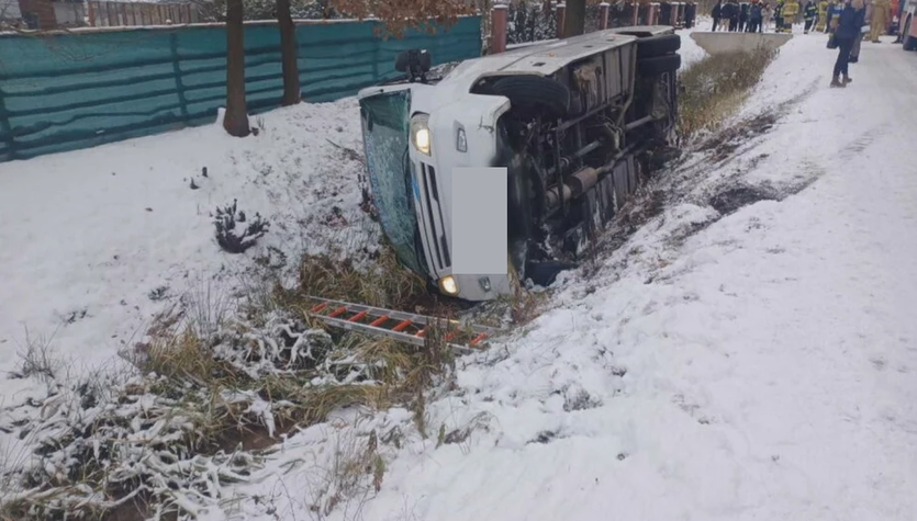  Wypadek autobusu szkolnego. Jechało nim ponad 20 uczniów