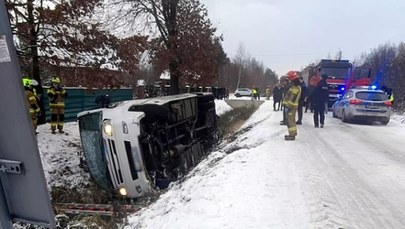 Wypadek busa w Grochowem. Czworo dzieci lekko rannych