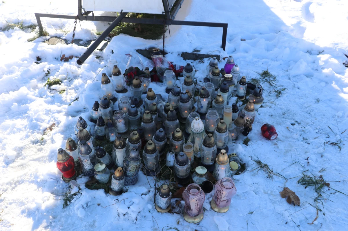 Prokuratura wszczęła śledztwo w sprawie śmierci 14-latki z Andrychowa. Dziewczyna przez kilka godzin przebywała w stanie wychłodzenia przed jednym ze sklepów w centrum miasta. Lekarzom z krakowskiego szpitala w Prokocimiu nie udało się jej uratować.