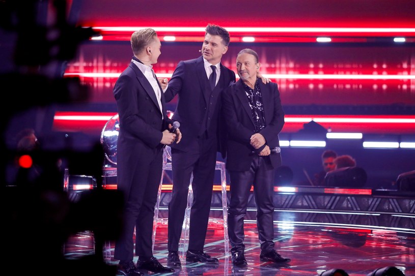 Finał 14. sezonu "The Voice of Poland" przeszedł do historii. Jednak jeszcze kilka dni po nim widzowie zachwycają się poszczególnymi występami. Masa pochwał spadła na Antoniego Zimnala za jego duet z Markiem Piekarczykiem. 