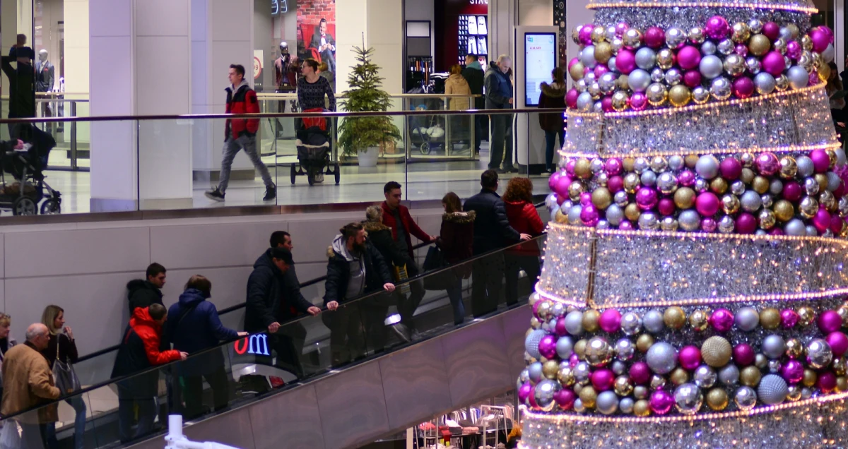 Senat przyjął bez poprawek przyjętą we wtorek przez Sejm nowelizację ustawy dotyczącej handlu w niedziele. Oznacza to, że w tym roku niedziele handlowe przed świętami wypadną 10 i 17 grudnia.