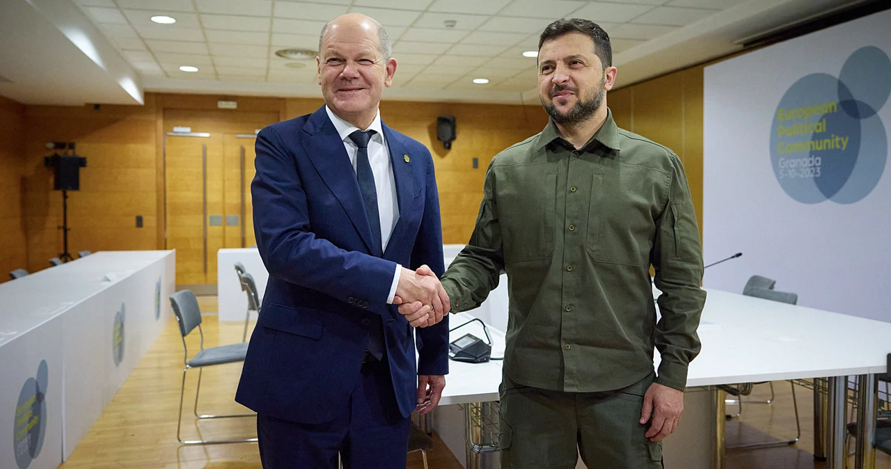 Olaf Scholz i Wołodymyr Zełenski podczas spotkania w Hiszpanii na początku października