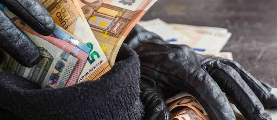 46-letni obywatel Rumunii został tymczasowo aresztowany w związku z napadem na łódzki kantor. Mężczyzna razem ze swoimi wspólnikami ukradł waluty o wartości co najmniej 100 tysięcy złotych. 