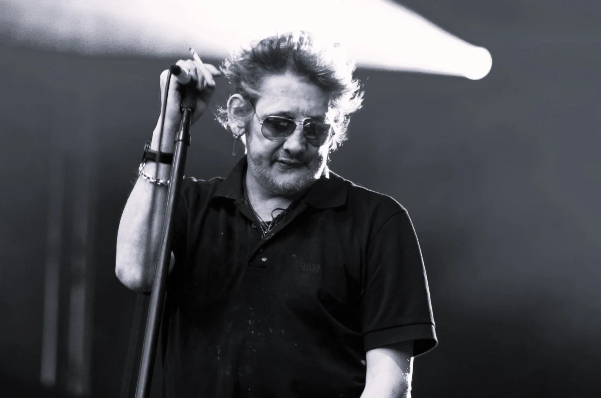 Zmarł irlandzki wokalista Shane MacGowan. Informację o śmierci muzyka znanej folkowo-rockowej grupy The Pogues przekazała w mediach społecznościowych jego żona - Victoria Mary Clarke.