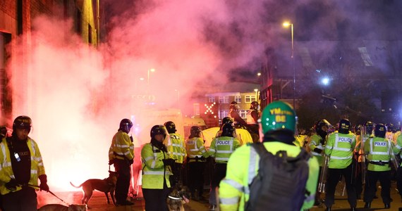 Kibice Legii Warszawa starli się z funkcjonariuszami przed stadionem Aston Villi w Birmingham. Polscy fani nie zostali wpuszczeni na mecz Ligi Konferencji. Legia wydała komunikat, w którym oskarża gospodarzy o nieczyste zagrywki odnośnie biletów dla kibiców z Warszawy.