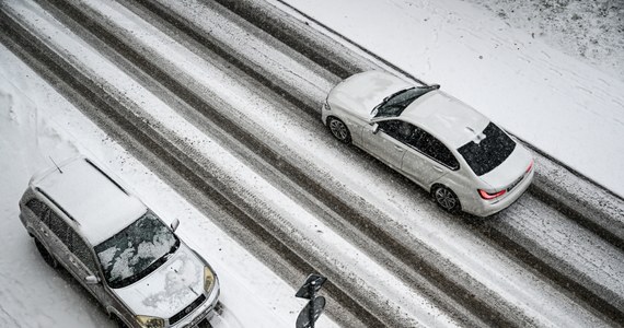 Piątek z opadami deszczu ze śniegiem, a w Bieszczadach i na południu Małopolski samego śniegu. W górach powieje silny wiatr - przekazała Ilona Śmigrocka, synoptyczka Centralnego Biura Prognoz Instytutu Meteorologii i Gospodarki Wodnej.