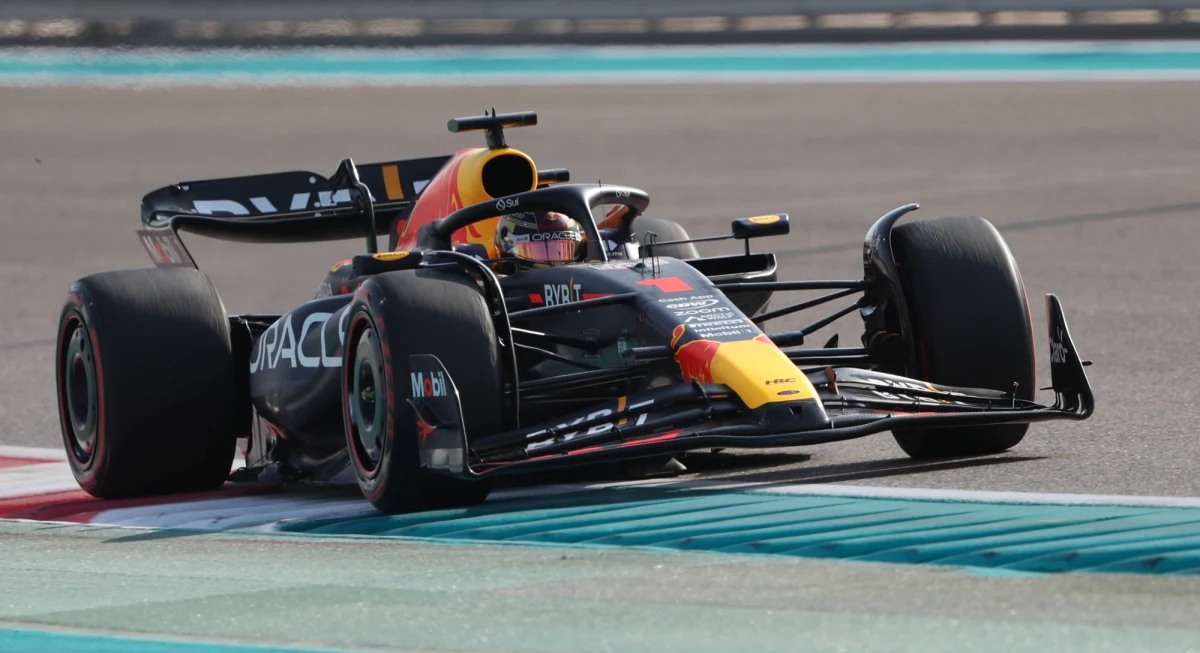 Kto mógł zagrozić Maxowi Verstappenowi? Dlaczego Aston Martin stracił prędkość? Czy Ferrari zawsze będzie popełniać błędy? Czy Lewis Hamilton ma jeszcze szansę odzyskać tytuł mistrza świata? O tym wszystkim w rozmowie Marcinem Kargolem z redakcji sportowej RMF FM opowiedział komentator Polsatu Sport i ekspert F1, Andrzej Borowczyk.