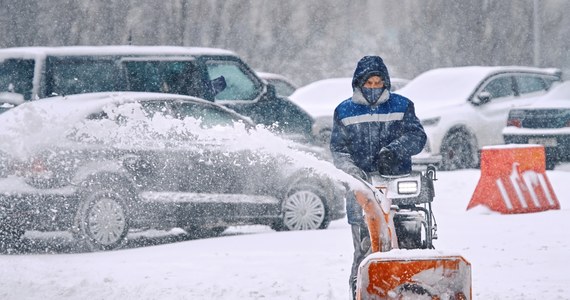 Instytut Meteorologii i Gospodarki Wodnej wydał ostrzeżenia trzeciego stopnia dla części kraju przed intensywnymi opadami śniegu. Możliwy jest przyrost pokrywy śnieżnej o 40 cm do nawet 55 cm. Alerty trzeciego stopnia dotyczą południa kraju. IMGW wydał też ostrzeżenia pierwszego i drugiego stopnia.