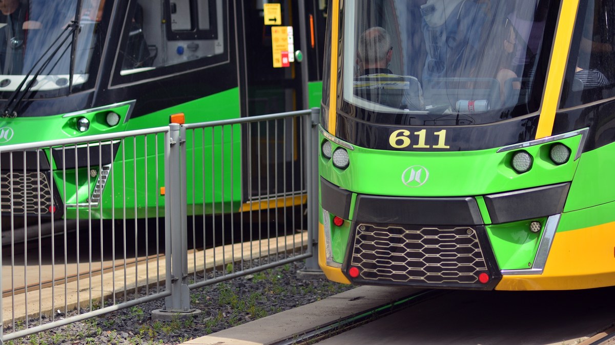 Do odwołania tramwaje nie pojadą przez ścisłe centrum Poznania. 2 grudnia ruszają testy nowej sieci trakcyjnej, która ma zostać podłączona przed zakończeniem remontów. Zarząd Transportu Miejskiego  wprowadza komunikację zastępczą, a poznaniacy przyznają, że brak tramwajów w centrum będzie problemem, ale już się do tego przyzwyczaili.