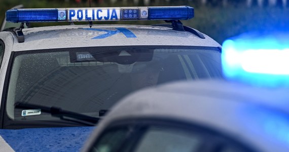 Napad na kantor w Tarnogrodzie na Lubelszczyźnie. Mężczyzna zastraszył pracownicę, ukradł gotówkę i uciekł. Policja szuka sprawcy. 