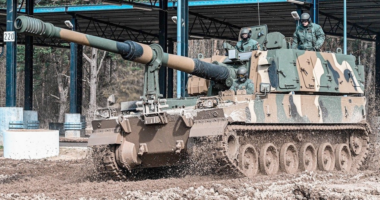 Ministerstwo Obrony Narodowej poinformowało o zamówieniu kolejnych armatohaubic K9 Thunder. Polska chce mieć ponad 1000 armatohaubic do wykorzystania w przypadku wybuchu wojny z Rosją.