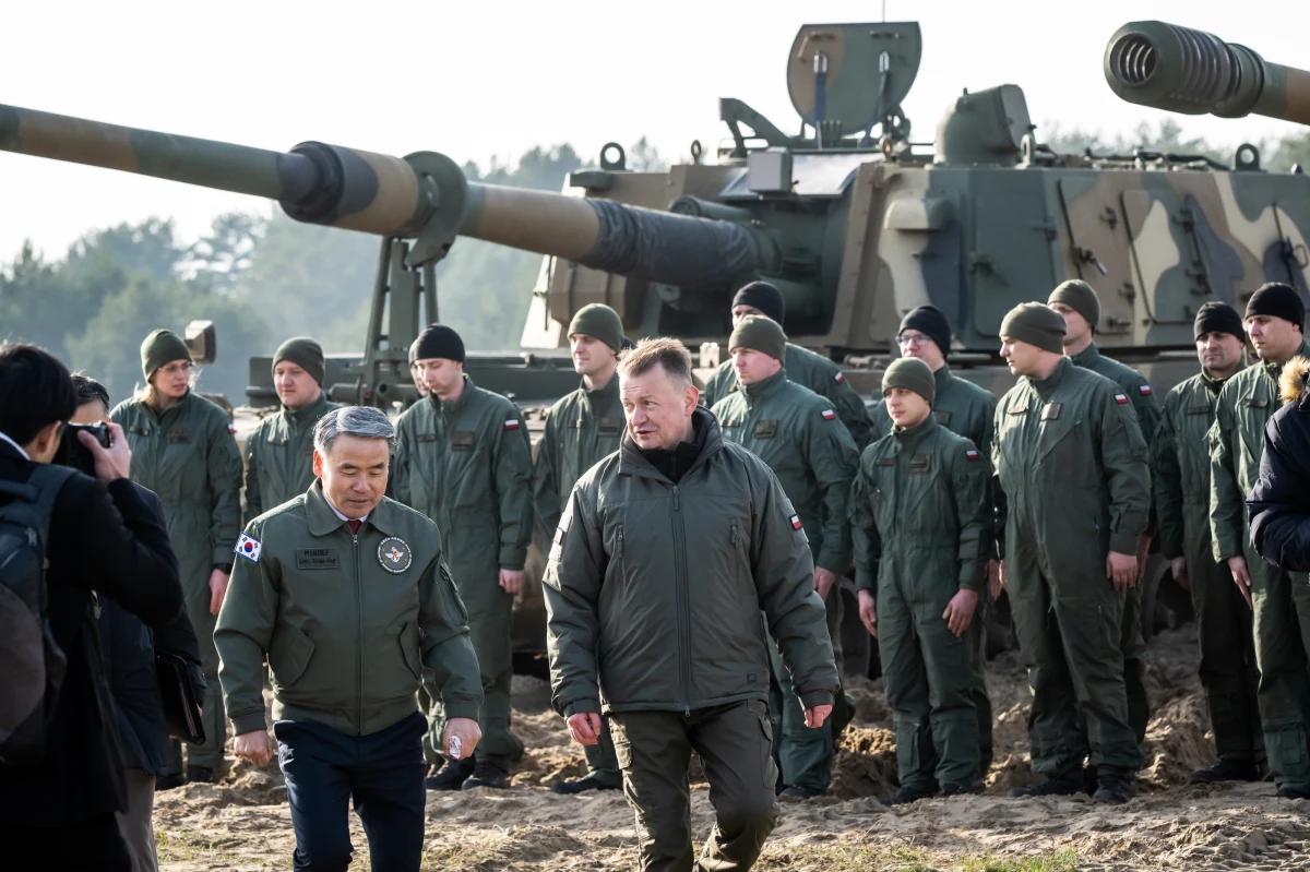 Wyciągamy wnioski z wojny na Ukrainie, modernizujemy wojska rakietowe i artylerię; w piątek zawarto kolejną umowę wykonawczą na pozyskanie 6 haubic samobieżnych K9A1 oraz 146 w wersji K9PL wraz z pakietem szkoleniowym, logistycznym i zapasem amunicji - przekazał szef MON Mariusz Błaszczak.