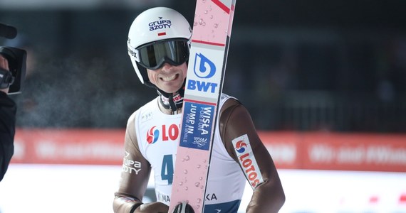 W sobotę odbędzie się pierwszy z dwóch konkursów Pucharu Świata w skokach narciarskich w Lillehammer. Kwalifikacje wygrał zwycięzca dwóch pierwszych w tym sezonie zawodów PŚ w fińskiej Ruce Austriak Stefan Kraft. Wystartuje pięciu Polaków.