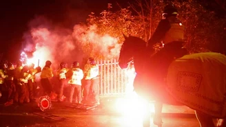 Napaść na policjantów, posiadanie noża. Kibice Legii zostali oskarżeni