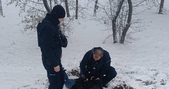 Maksymilian F. zatrzymany we Wrocławiu - policja oficjalnie potwierdziła te informacje. Mężczyzna był poszukiwany w związku ze strzelaniną, w wyniku której postrzeleni w głowy zostali dwaj policjanci. Według informacji RMF FM przy 44-latku znaleziono broń czarnoprochową. 