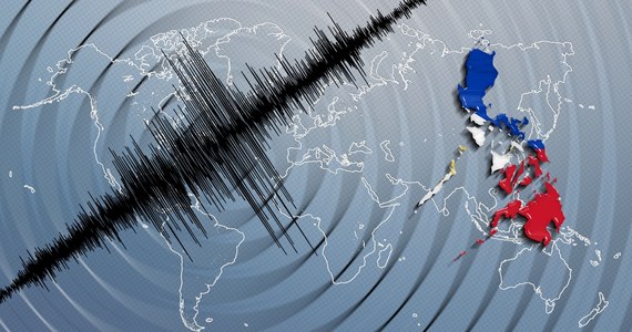 W rejonie wyspy Mindanao na Filipinach doszło w sobotę do silnego trzęsienia ziemi, o magnitudzie 7,5 - podało Europejsko-Śródziemnomorskie Centrum Sejsmologiczne. Pacific Tsunami Warning Center wydało ostrzeżenie przed tsunami, które może zagrozić Filipinom, Indonezji, Palau i Malezji.