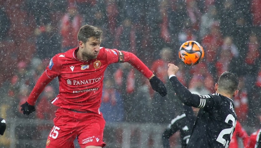 piłka nożna, futbol, liga mistrzów, liga polska, angielska, wyniki na żywo, reprezentacja Lodowaty prysznic dla Widzewa. Nowa miotła w Radomiaku pozamiatała