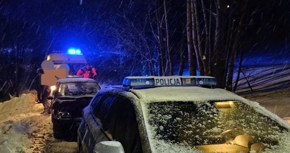 Troje nastolatków utknęło w kamieniołomie w Targanicach koło Andrychowa w Małopolsce. Dzięki akcji strażaków młodzi ludzie zostali wyciągnięci z pułapki, w którą sami weszli i z oznakami wychłodzenia trafili do szpitala!