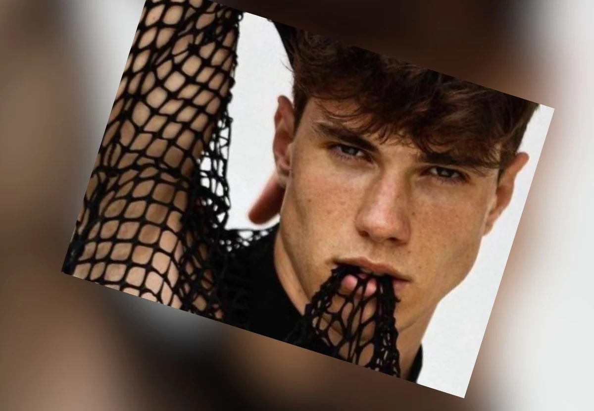 Cztery lata temu został uznany za najpiękniejszego mężczyznę we Włoszech. Teraz przygotowuje się do kapłaństwa i studiuje teologię - historię 21-letniego Edoardo Santiniego z okolic Florencji przedstawiła w sobotę agencja ANSA i włoska prasa.