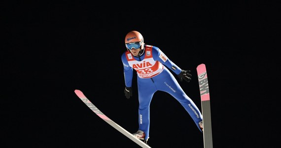 Po południu skoczkowie narciarscy wystartują w drugim konkursie Pucharu Świata w norweskim Lillehammer. Faworytem jest niepokonany w tym sezonie Austriak Stefan Kraft, który będzie walczyć o czwarte z rzędu zwycięstwo.