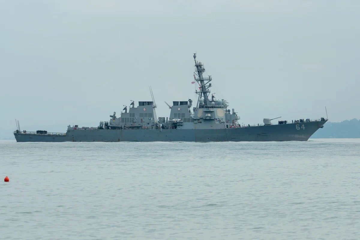 Amerykański niszczyciel zestrzelił w niedzielę trzy drony, eskortując statki handlowe na Morzu Czerwonym, będące celem ataków z Jemenu - podało w oświadczeniu Centralne Dowództwo Stanów Zjednoczonych (Centcom).