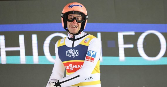 Stefan Kraft nie zwalnia tempa. Austriak wygrał konkurs Pucharu Świata w skokach w norweskim Lillehammer. To jego czwarte zwycięstwo w czwartych zawodach obecnego cyklu. Najlepszy z Polaków był Dawid Kubacki, który zajął 22. miejsce. Niecodziennie problemy miał Paweł Wąsek.