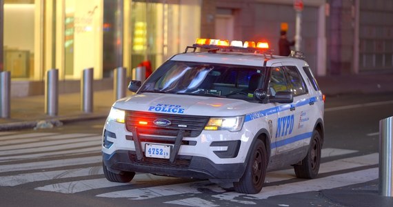 Funkcjonariusze policji nowojorskiej zastrzelili w niedzielę rano w dzielnicy Queens mężczyznę, który zadźgał nożem czworo członków rodziny. Było wśród nich dwoje nastolatków.