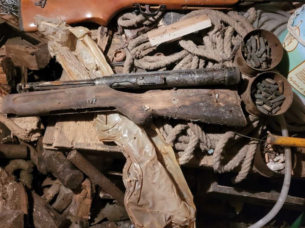 Amunicję i broń z czasów II wojny światowej znalazł w pomieszczeniu gospodarczym mieszkaniec Lednicy Górnej k. Wieliczki. Przedmioty te najprawdopodobniej należały do jego pradziadka.