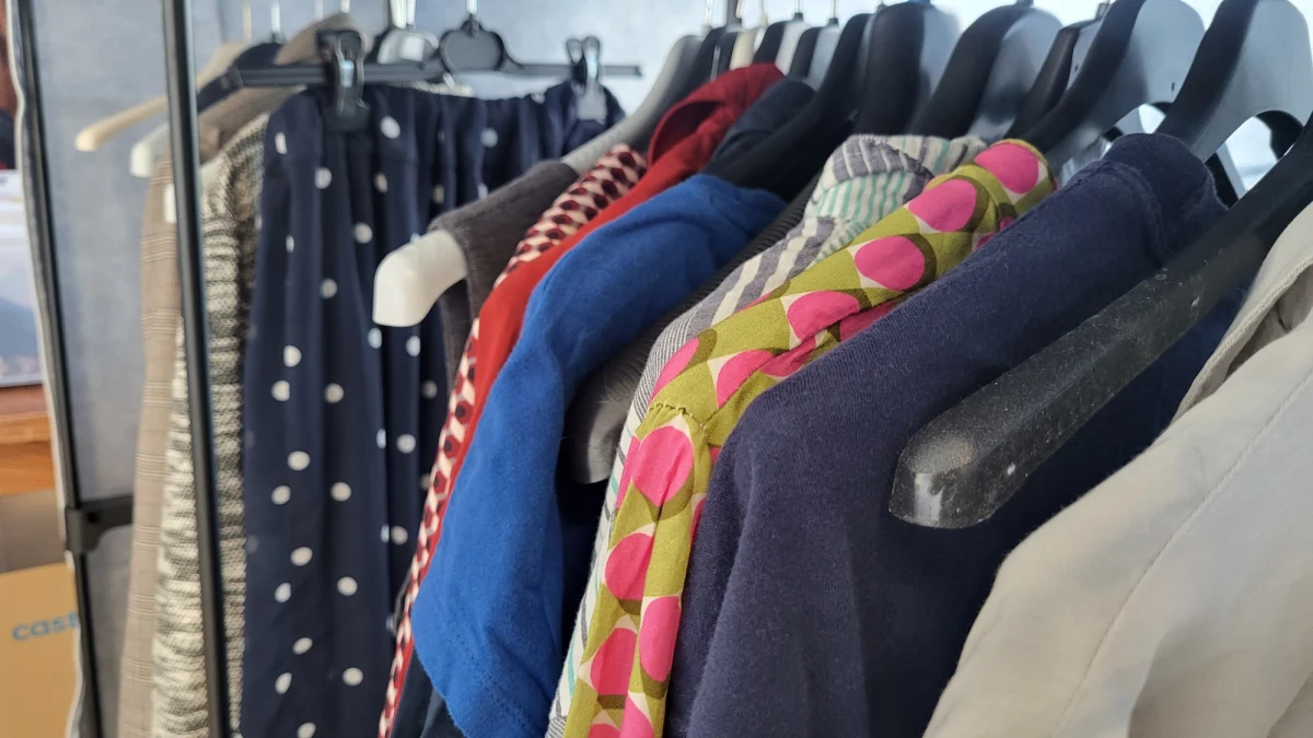 Do piątku na Uniwersytecie Przyrodniczym w Poznaniu można dać drugie życie ubraniom. Ruszyła akcja "Podziel się ubraniem na zimę”. W holu uniwersytetu stoją wieszaki na których możemy powiesić już niepotrzebne, a jeszcze dobre ubrania lub znaleźć coś dla siebie.