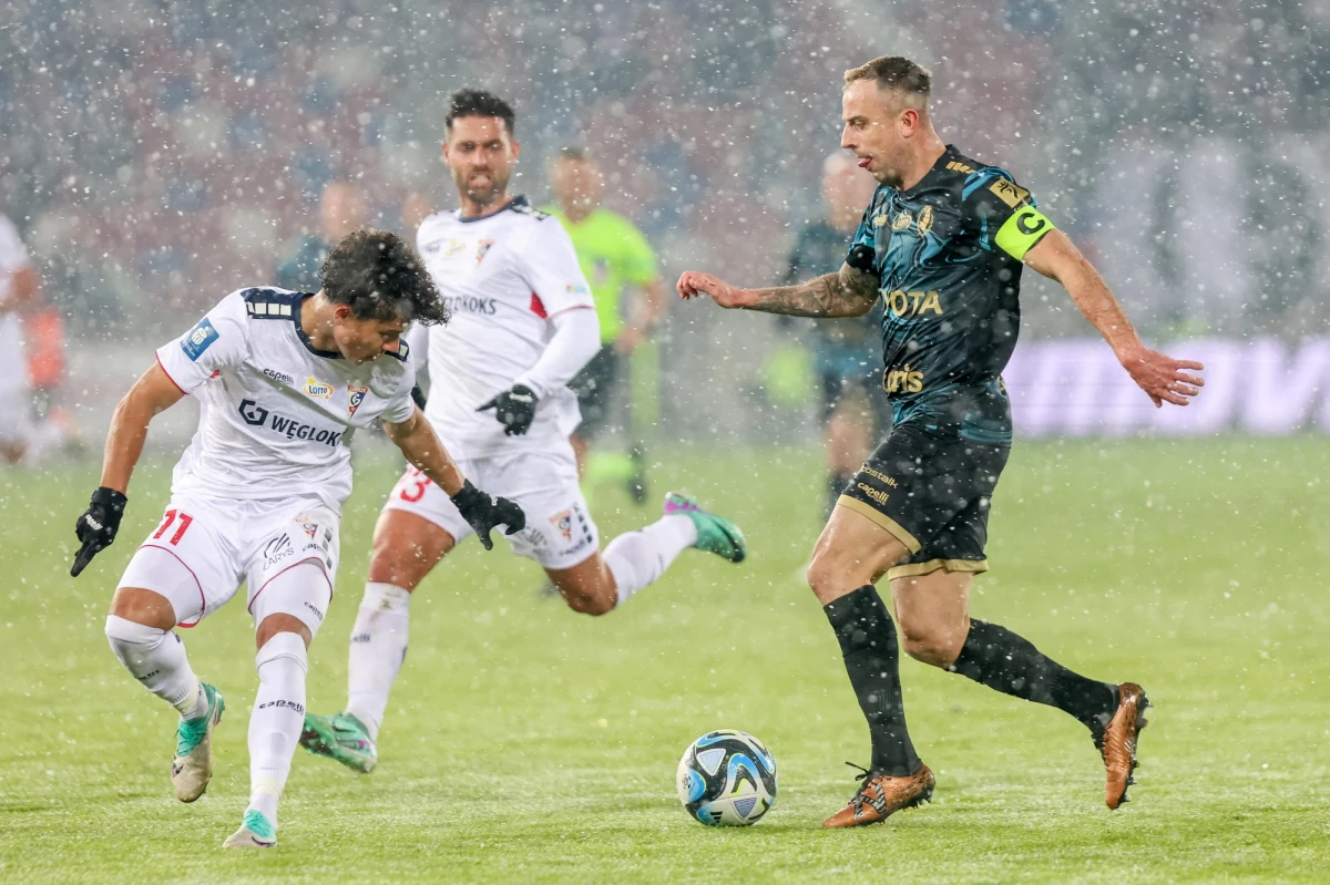 16 drużyn pozostaje w grze o piłkarski Puchar Polski. W najbliższych dniach ta liczba zostanie zredukowana o połowę. Przed nami pojedynki 1/8 finału. W pięciu z ośmiu meczów powalczą pomiędzy sobą ekipy z ekstraklasy.