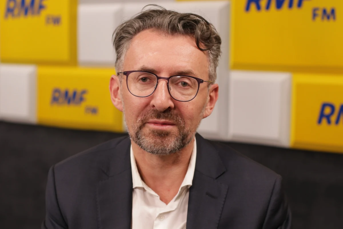 "Wszystko zależy od wniosku, który wpłynie do sejmowej komisji odpowiedzialności konstytucyjnej. Musi on odpowiadać wymogom aktu oskarżenia i jeżeli zarzuty będą takie, jak podawały media, to jest bardzo realne, że Sejm postawi prezesa NBP w stan oskarżenia" – mówił w Rozmowie w południe w RMF FM i Radiu RMF24 konstytucjonalista prof. Marek Chmaj, pytany o to, czy możliwe jest, że prezes NBP Adam Glapiński stanie przed Trybunałem Stanu.