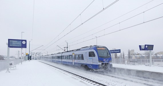 Przed świętami Bożego Narodzenia bilety na pociągi rozchodzą się niczym ciepłe bułeczki. W systemach PKP Intercity Polacy zarezerwowali już 160 tysięcy biletów na podróże w dniach 20-23 grudnia - dowiedział się nasz dziennikarze. 