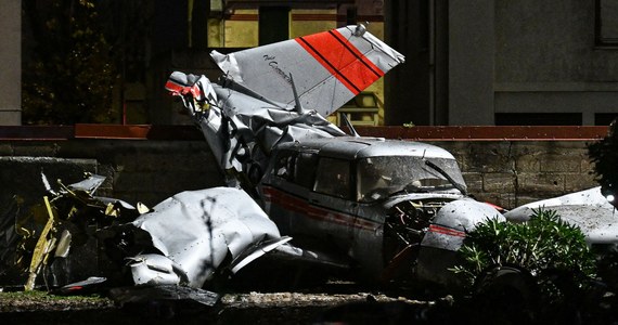 Trzy osoby zostały ranne podczas katastrofy lotniczej koło Paryża. Podczas awaryjnego lądowania dwusilnikowy samolot uderzył w ścianę budynku mieszkalnego. 