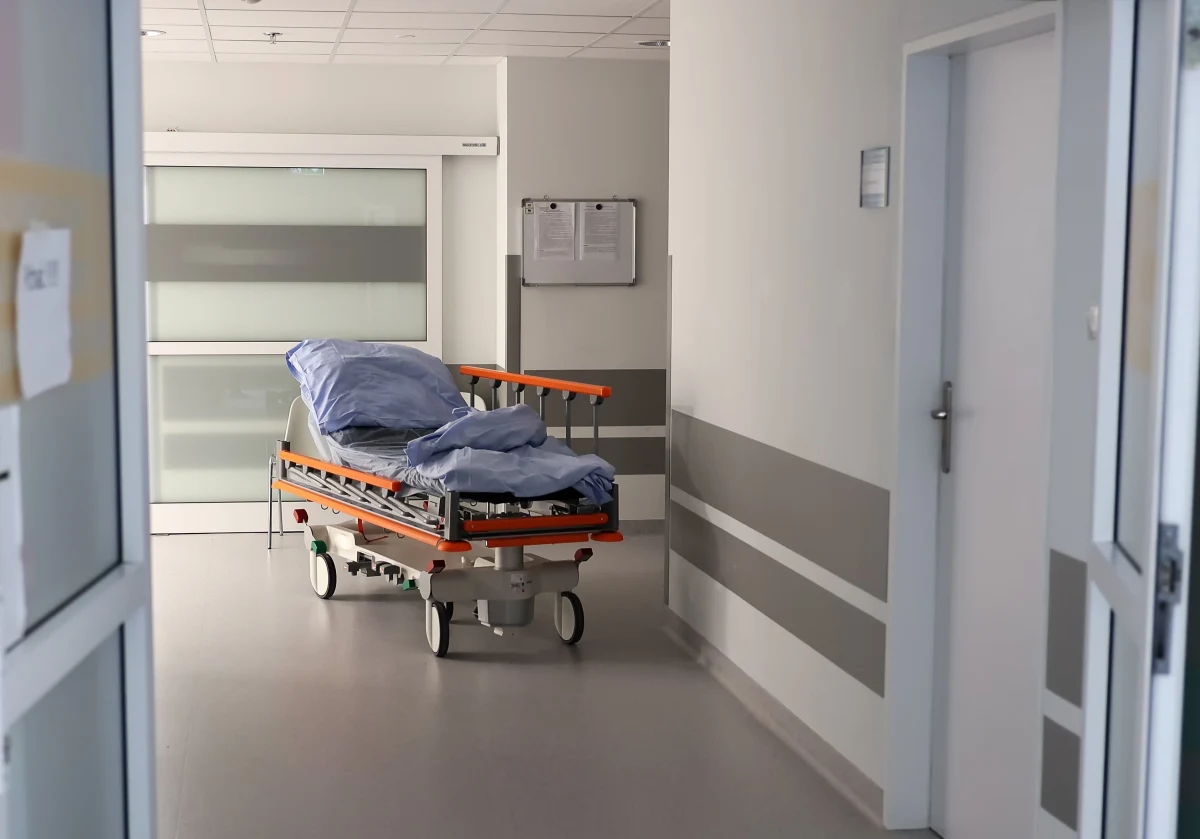 Braki kadrowe zmuszają dyrekcje kolejnych szpitali na Śląsku do zawieszenia działalności oddziałów. Wojewódzki Szpital Specjalistyczny nr 4 w Bytomiu wstrzymał przyjmowanie pacjentów na oddział internistyczny. 