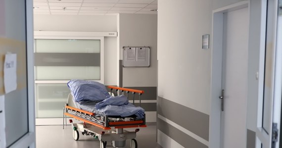 Braki kadrowe zmuszają dyrekcje kolejnych szpitali na Śląsku do zawieszenia działalności oddziałów. Wojewódzki Szpital Specjalistyczny nr 4 w Bytomiu wstrzymał przyjmowanie pacjentów na oddział internistyczny. 